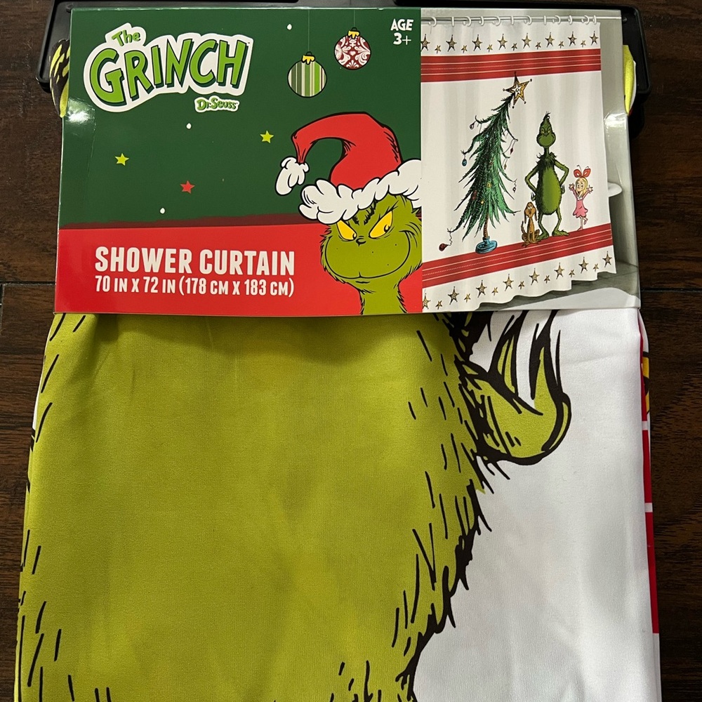 Grinch and Cindy lu shower curtain NWT!